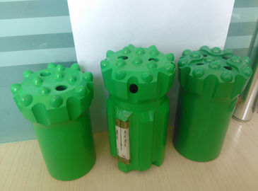 弾道/放物線ボタンはボタンの穴あけ工具に 64mm - 127mm の直径通します