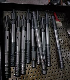 R32 R38 T38 T45 T51のドリルのすねのアダプターの漂うトンネルを掘る掘削装置はタイプを処理する鍛造材に用具を使います