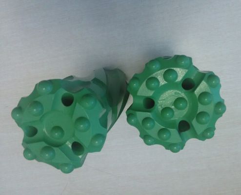 T38 64mm の低下の中心が付いている引き込み式の穴あけ工具をあけるハード ロック