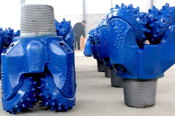 井戸の鋭いニュースの青い耐久財TCIのTricone穴あけ工具、石の円錐形の穴あけ工具