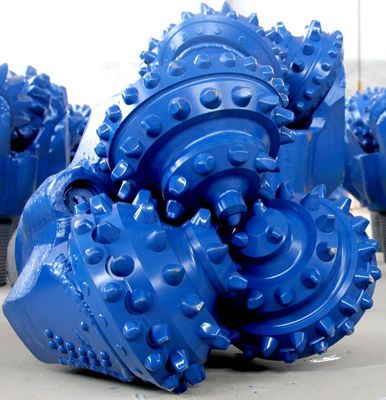 歯の炭化物のTricone石ローラーによって使用されるAPI鉱山の穴あけ工具を挿入して下さい