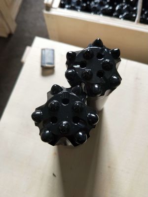 R32 45mmの小さい石の穴の訓練を採鉱するための平らな表面ボタンの穴あけ工具