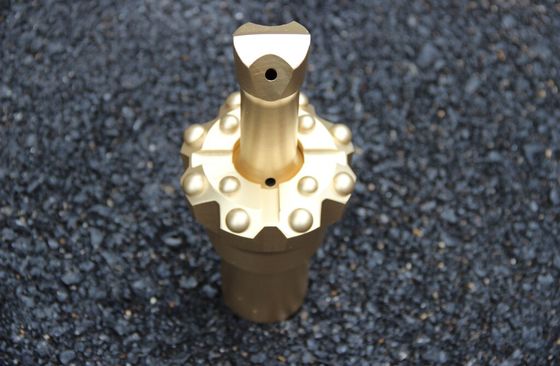 地下鉱山の穴あけ工具のすねは R32 試験アダプター 6° に通しました