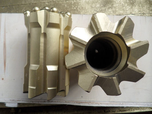 T51 89mm のハード ロックの引き込み式の穴あけ工具頑丈なボタン鉱山